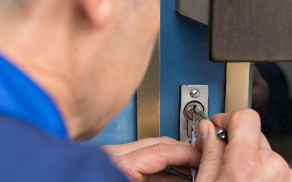 téléphone de artisans serruriers Créteil